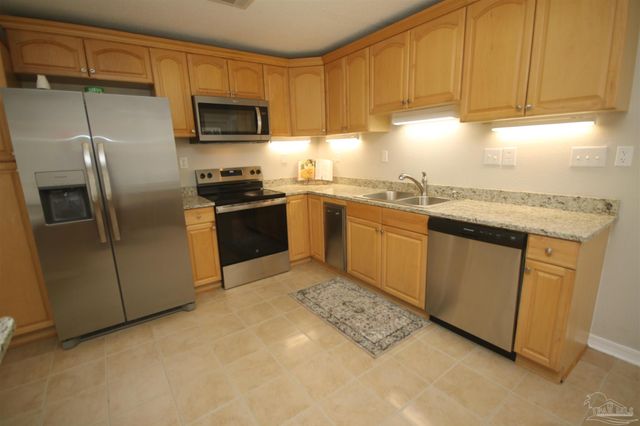 5720 Redwood Dr, Milton, FL 32570