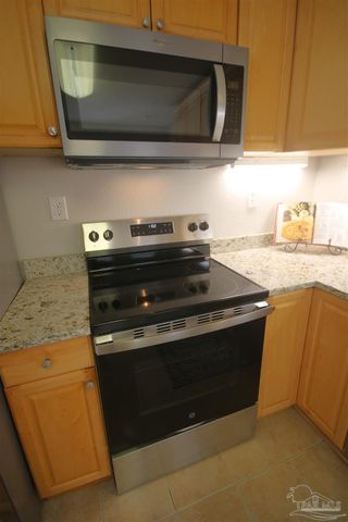 5720 Redwood Dr, Milton, FL 32570