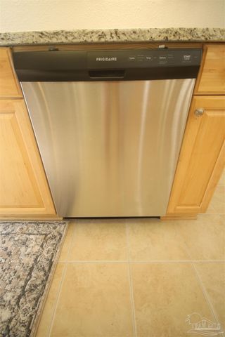 5720 Redwood Dr, Milton, FL 32570