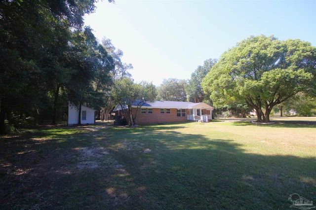 5720 Redwood Dr, Milton, FL 32570