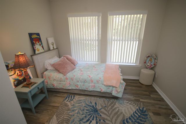 5720 Redwood Dr, Milton, FL 32570