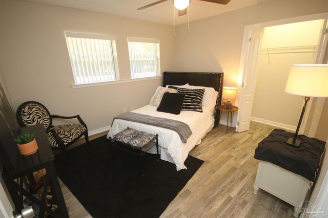 5720 Redwood Dr, Milton, FL 32570