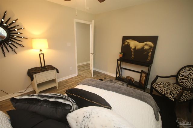 5720 Redwood Dr, Milton, FL 32570