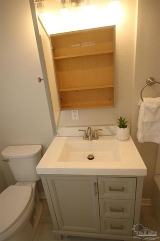 5720 Redwood Dr, Milton, FL 32570