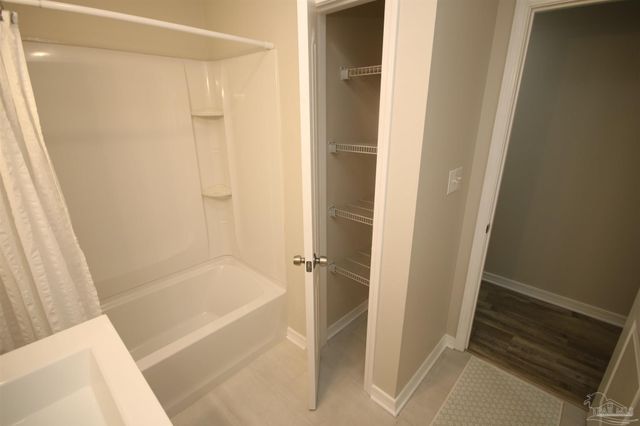 5720 Redwood Dr, Milton, FL 32570