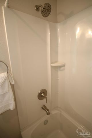 5720 Redwood Dr, Milton, FL 32570