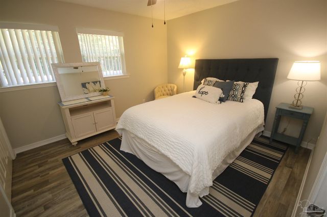 5720 Redwood Dr, Milton, FL 32570