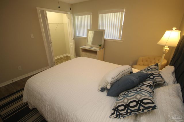 5720 Redwood Dr, Milton, FL 32570