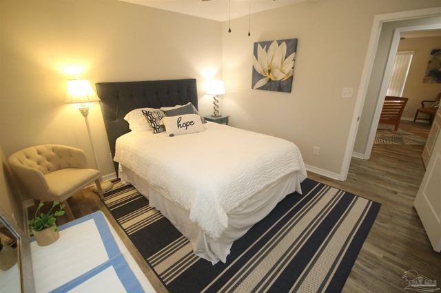 5720 Redwood Dr, Milton, FL 32570