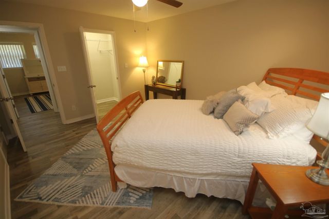 5720 Redwood Dr, Milton, FL 32570