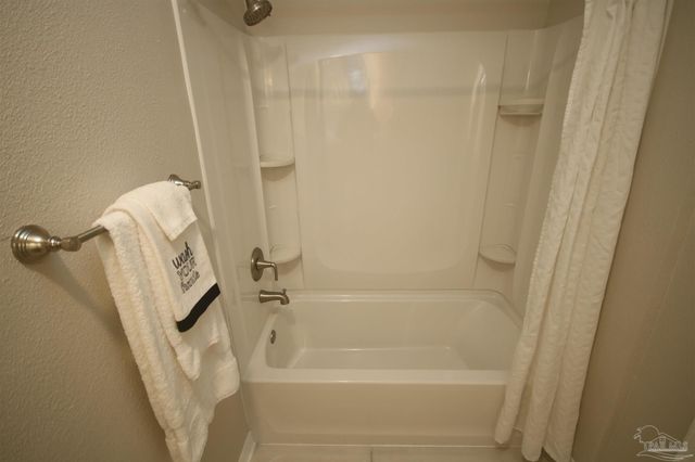 5720 Redwood Dr, Milton, FL 32570