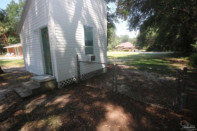 5720 Redwood Dr, Milton, FL 32570