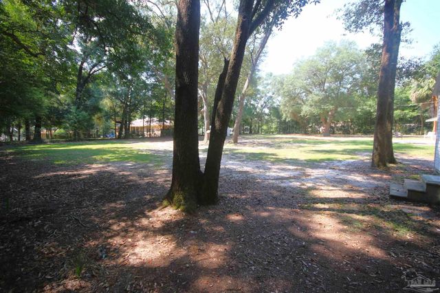 5720 Redwood Dr, Milton, FL 32570