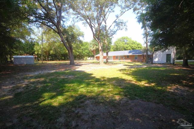 5720 Redwood Dr, Milton, FL 32570