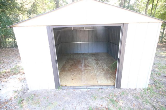 5720 Redwood Dr, Milton, FL 32570