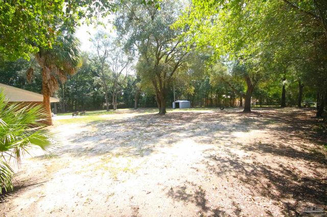 5720 Redwood Dr, Milton, FL 32570