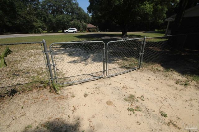 5720 Redwood Dr, Milton, FL 32570