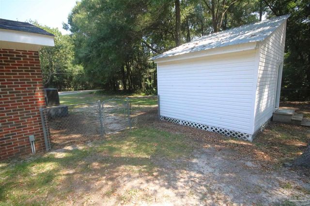 5720 Redwood Dr, Milton, FL 32570