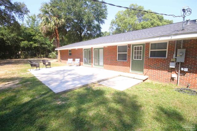 5720 Redwood Dr, Milton, FL 32570