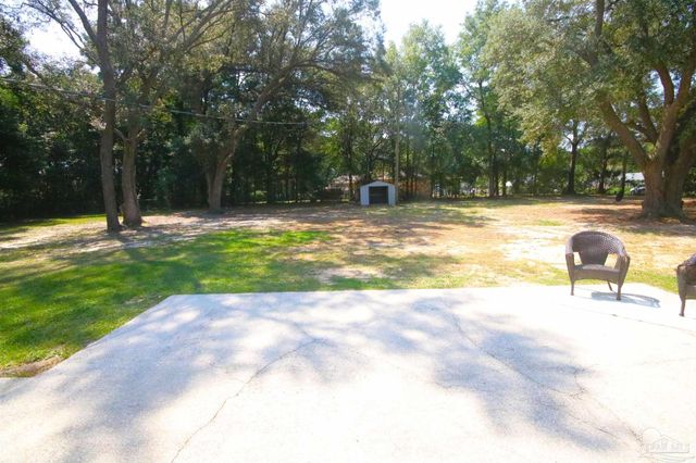 5720 Redwood Dr, Milton, FL 32570