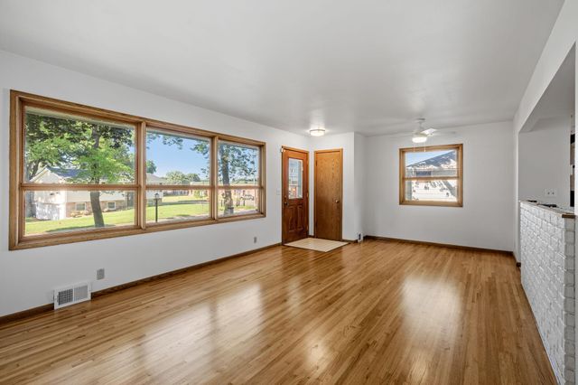 7818 53rd Avenue N, New Hope, MN 55428