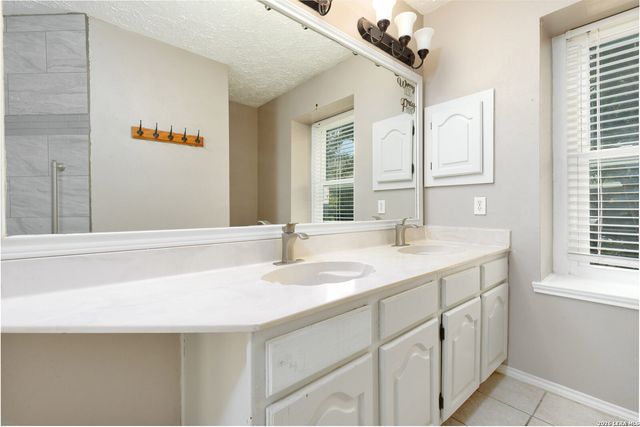8839 WELLES EDGE DR, San Antonio, TX 78240