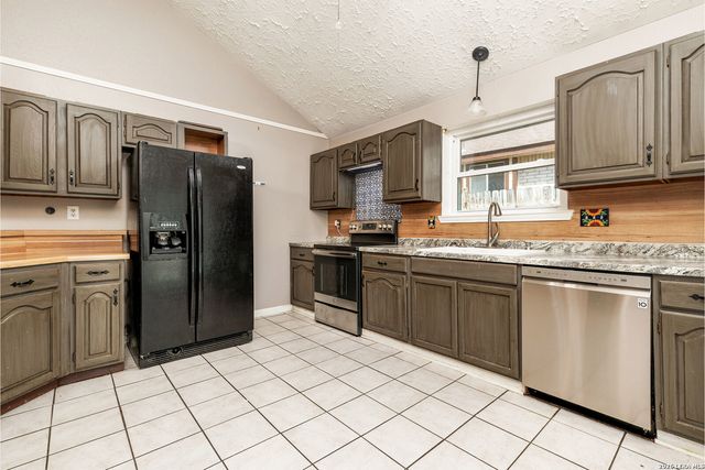 8839 WELLES EDGE DR, San Antonio, TX 78240