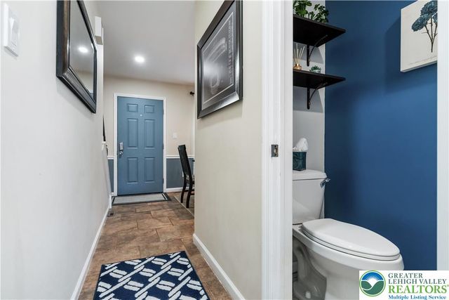 579 Ponds Edge Lane, Upper Macungie Twp, PA 18104