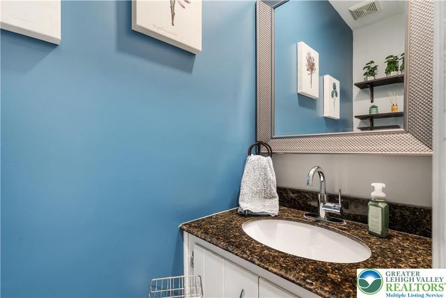 579 Ponds Edge Lane, Upper Macungie Twp, PA 18104