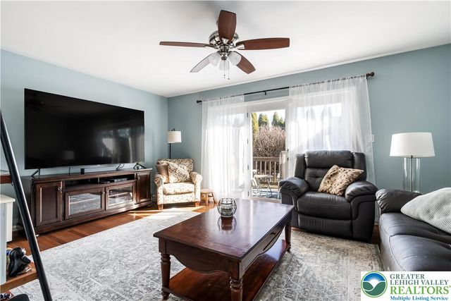 579 Ponds Edge Lane, Upper Macungie Twp, PA 18104