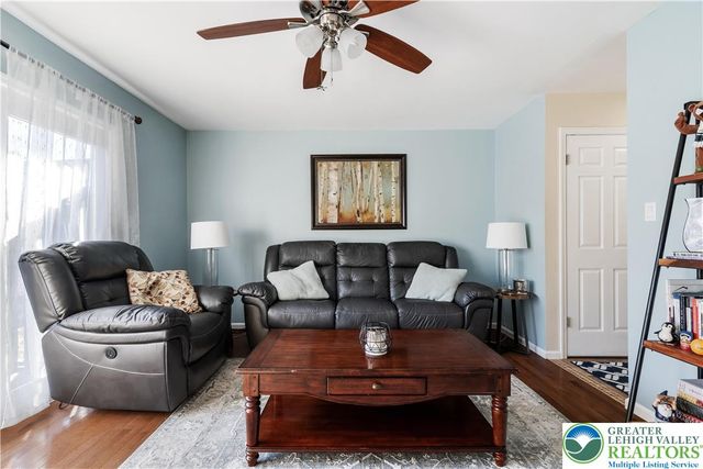 579 Ponds Edge Lane, Upper Macungie Twp, PA 18104