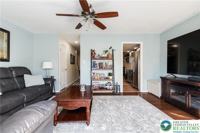 579 Ponds Edge Lane, Upper Macungie Twp, PA 18104