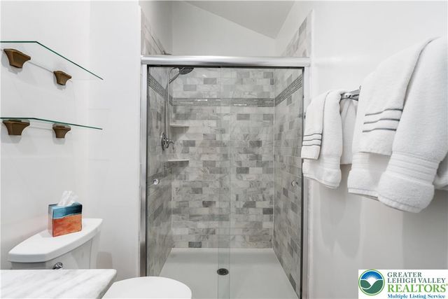 579 Ponds Edge Lane, Upper Macungie Twp, PA 18104