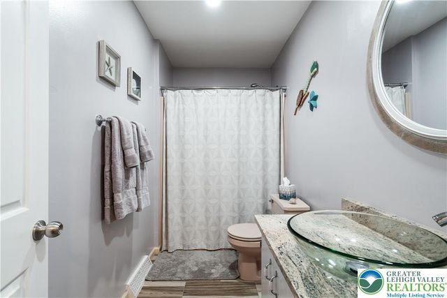 579 Ponds Edge Lane, Upper Macungie Twp, PA 18104