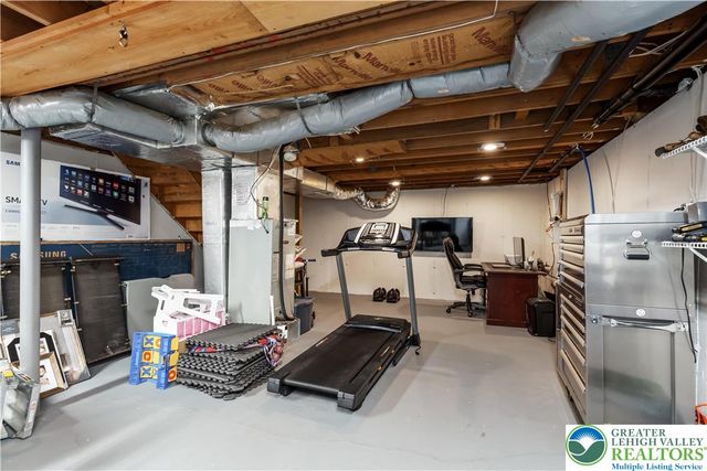 579 Ponds Edge Lane, Upper Macungie Twp, PA 18104