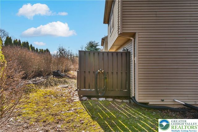 579 Ponds Edge Lane, Upper Macungie Twp, PA 18104