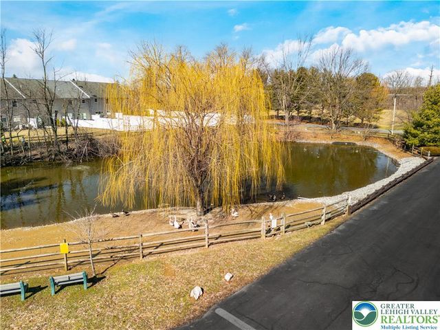 579 Ponds Edge Lane, Upper Macungie Twp, PA 18104
