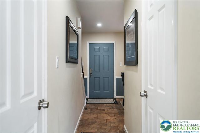 579 Ponds Edge Lane, Upper Macungie Twp, PA 18104