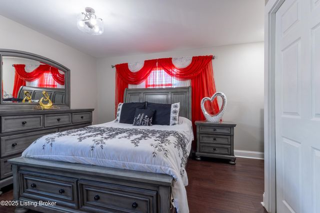 8606 Blue Lick Rd, Louisville, KY 40219