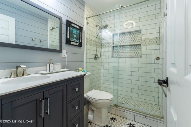 8606 Blue Lick Rd, Louisville, KY 40219