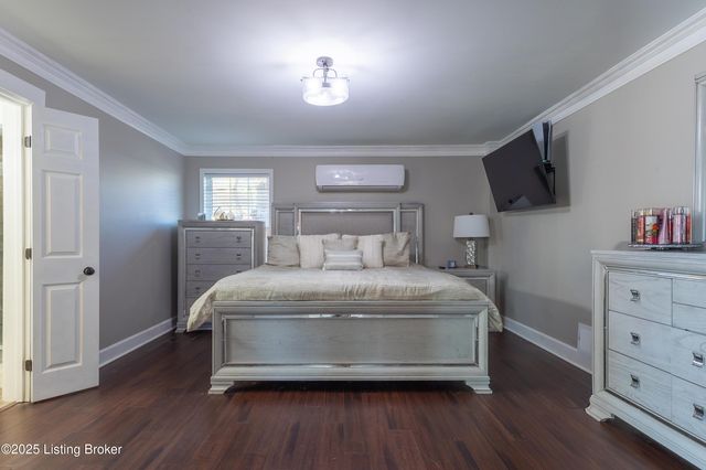 8606 Blue Lick Rd, Louisville, KY 40219