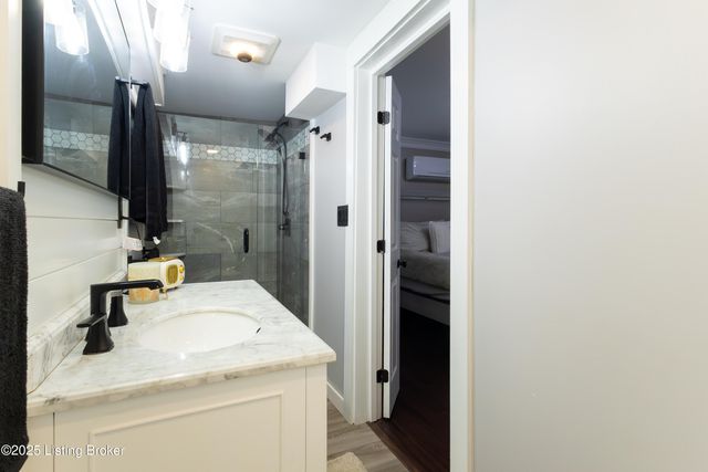 8606 Blue Lick Rd, Louisville, KY 40219