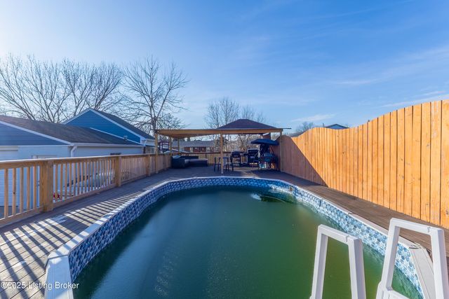 8606 Blue Lick Rd, Louisville, KY 40219