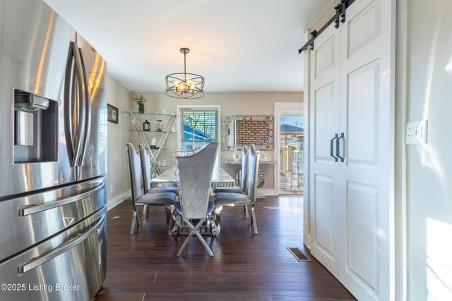 8606 Blue Lick Rd, Louisville, KY 40219