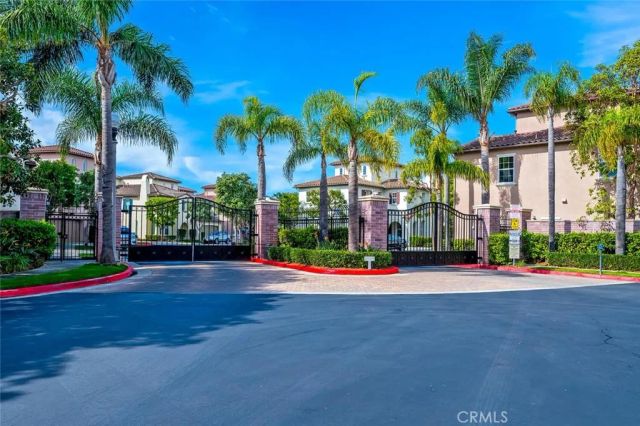 18785 Roxbury Lane, Huntington Beach, CA 92648