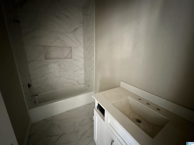 1065 OAK VALLEY DRIVE, Leeds, AL 35094