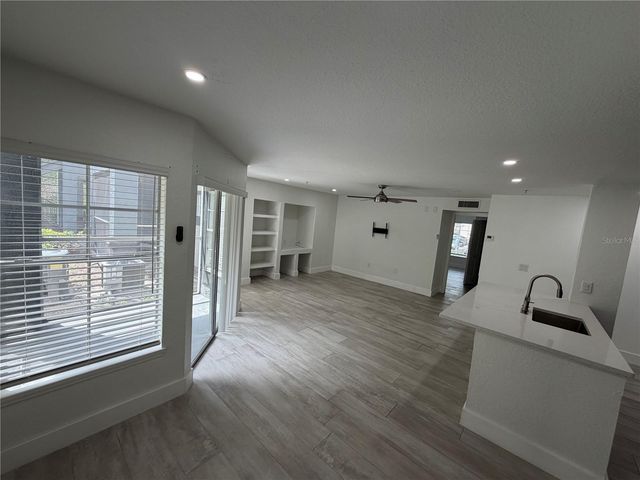13210 ARBOR ISLE DR 102, Temple Terrace, FL 33637