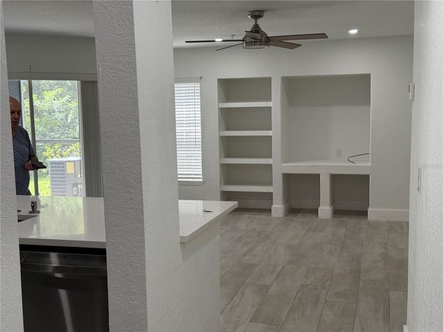 13210 ARBOR ISLE DR 102, Temple Terrace, FL 33637