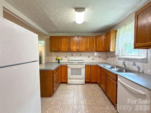 22 Mcminn Road, Hendersonville, NC 28792