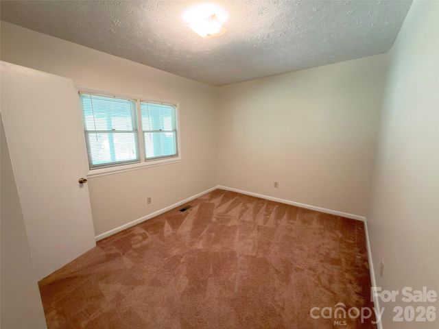 22 Mcminn Road, Hendersonville, NC 28792